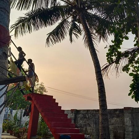 Funky Art Beach House Alappuzha ภายนอก รูปภาพ