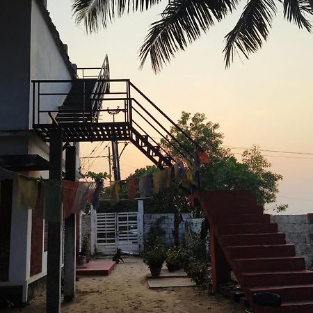 Funky Art Beach House Alappuzha ภายนอก รูปภาพ