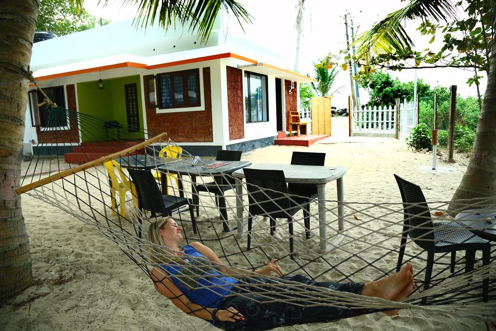 Funky Art Beach House Alappuzha ภายนอก รูปภาพ