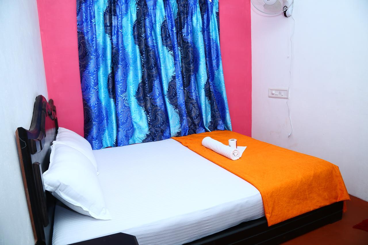 Funky Art Beach House Alappuzha ภายนอก รูปภาพ