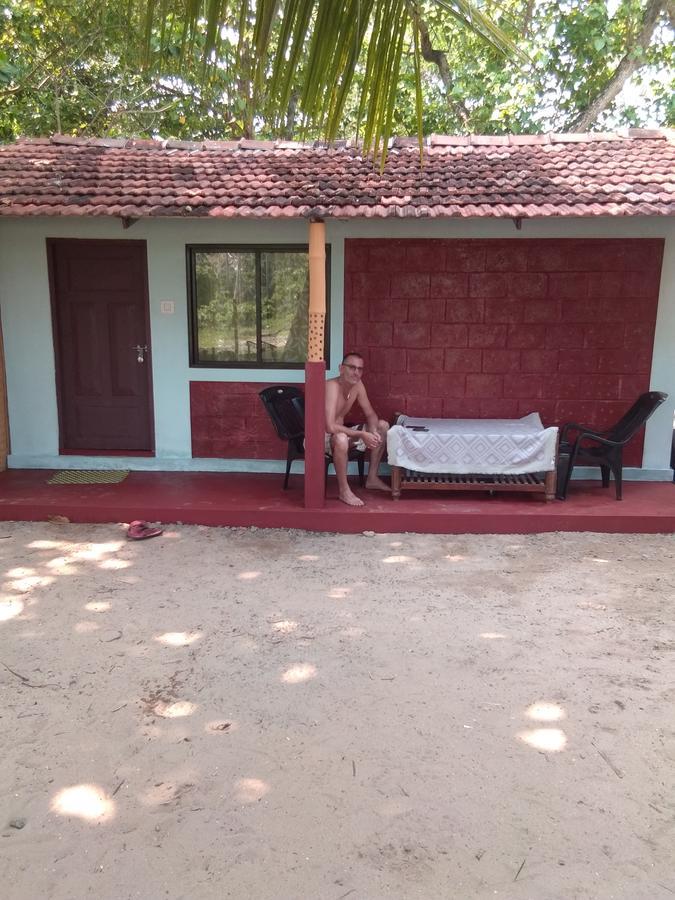 Funky Art Beach House Alappuzha ภายนอก รูปภาพ
