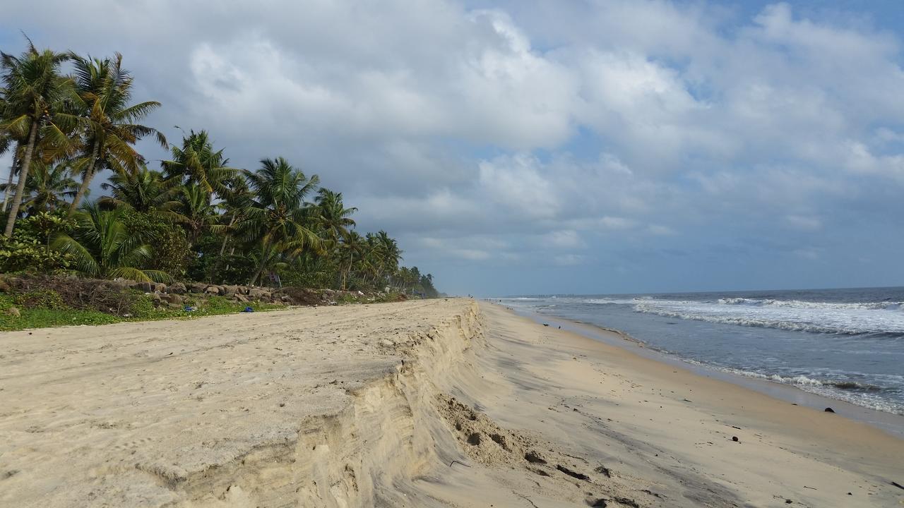 Funky Art Beach House Alappuzha ภายนอก รูปภาพ