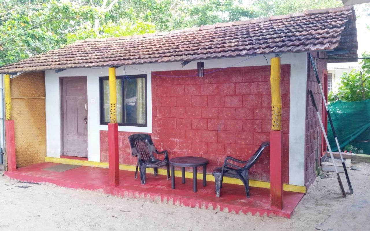 Funky Art Beach House Alappuzha ภายนอก รูปภาพ